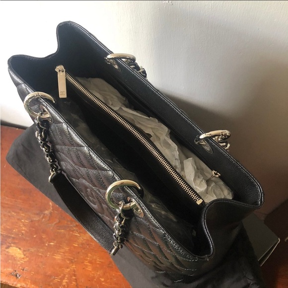 Pre-Owned Chanel GST Quilt Caviar Black Silver hardware. - Picture 3 of 8